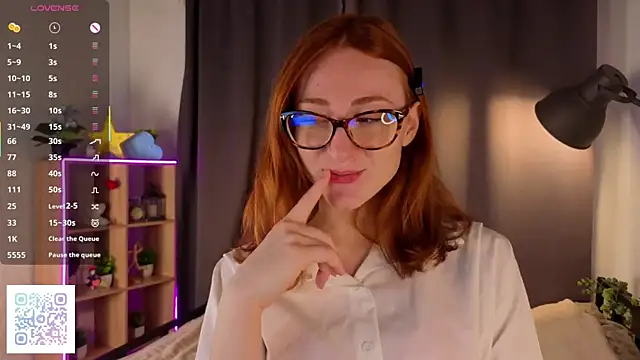 VeronaHascall online show from October 2025 04:48:01 AM