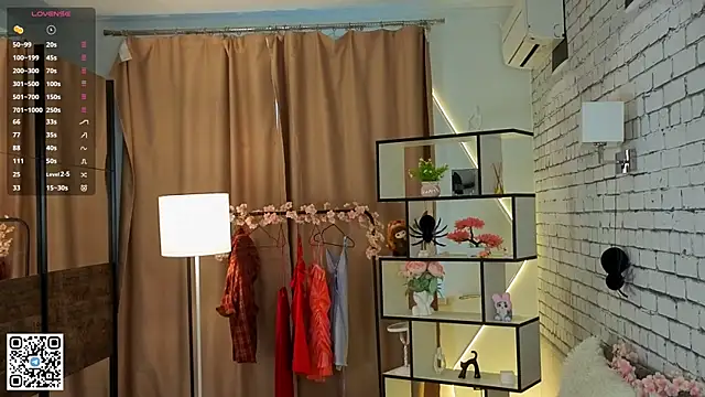 Snapshot of PetraHambelton chatting on October 2025 05:15:02 AM PetraHambelton online show from October 2025 05:15:02 AM