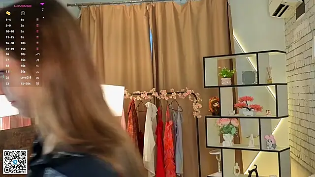 Snapshot of PetraHambelton chatting on September 2025 04:08:01 AM PetraHambelton online show from September 2025 04:08:01 AM