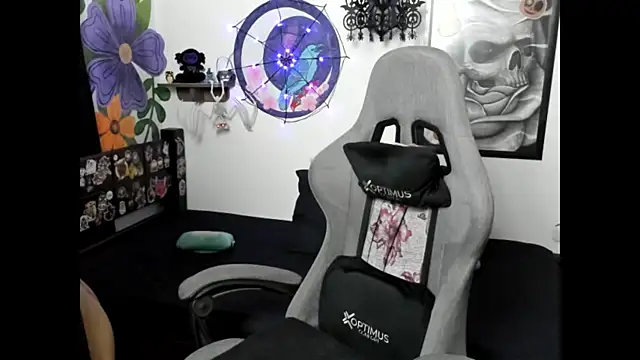 Luna0ciaran online show from November 2025 05:57:02 AM