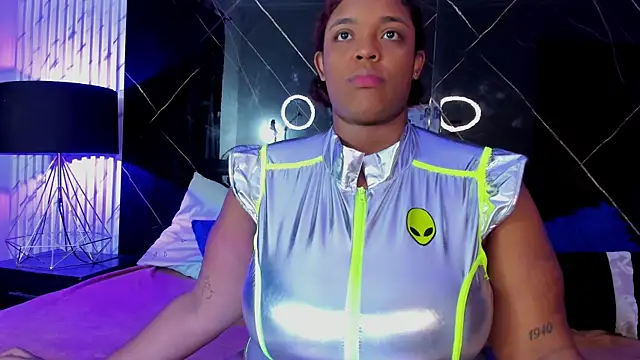 Alaia Gutierrez online show from October 2025 08:42:01 PM