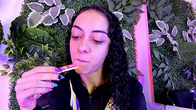 CurlyWeeds online show from October 2025 08:42:01 PM