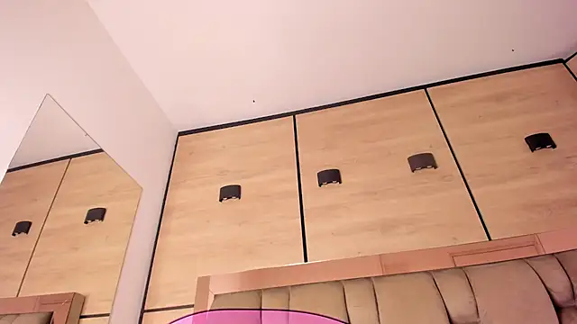 karol lewiss online show from February 2026 12:16:01 PM