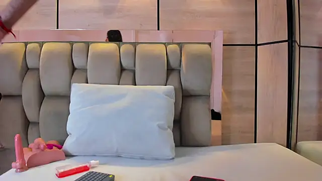 karol lewiss online show from November 2025 11:43:02 AM