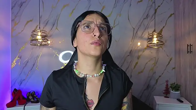 Scaarlettfox online show from April 2026 04:57:02 PM