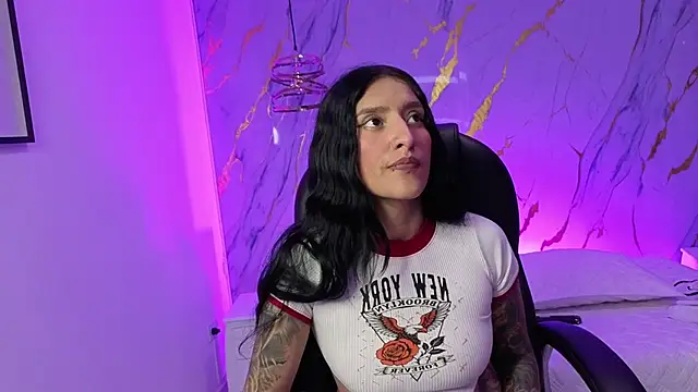 Scaarlettfox online show from November 2025 07:47:01 PM