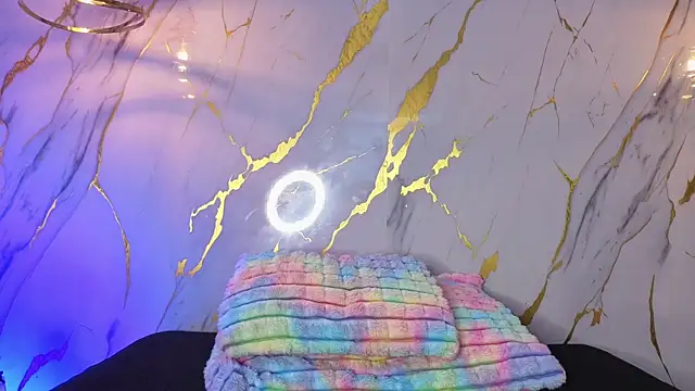 Scaarlettfox online show from April 2026 07:39:01 PM