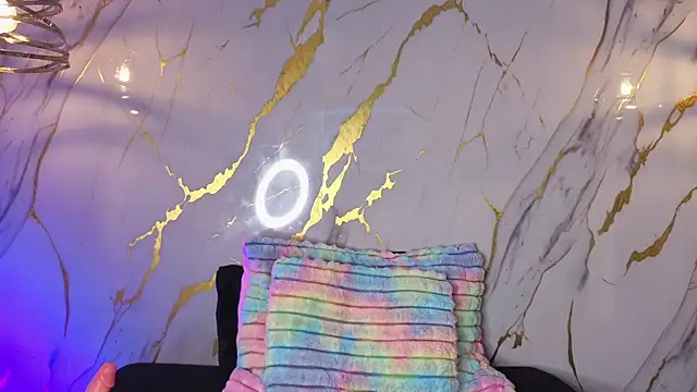 Scaarlettfox online show from April 2026 07:40:02 PM