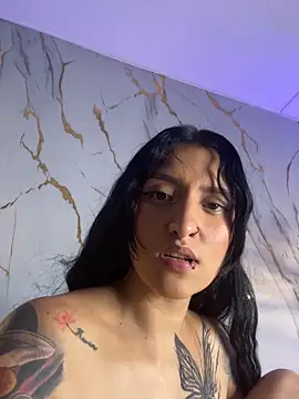 Scaarlettfox online show from April 2026 09:39:33 PM