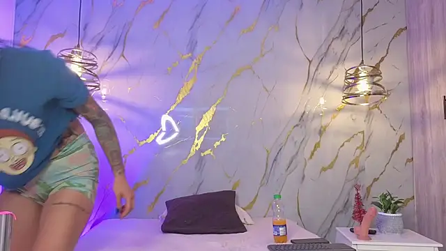 Scaarlettfox online show from February 2026 07:47:01 PM