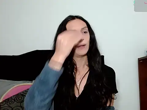 Snapshot of x_isabella_x chatting on December 2025 03:33:01 PM x isabella x online show from December 2025 03:33:01 PM