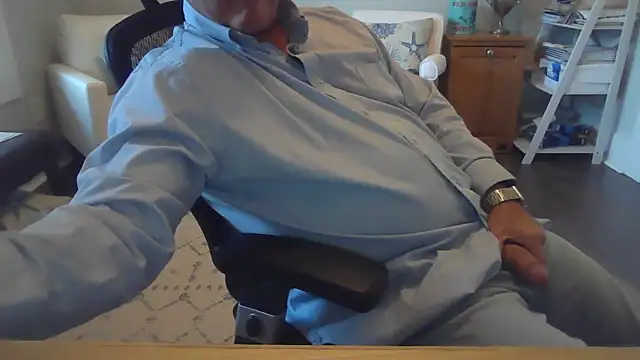 cyclone1212 online show from December 2025 09:52:02 PM