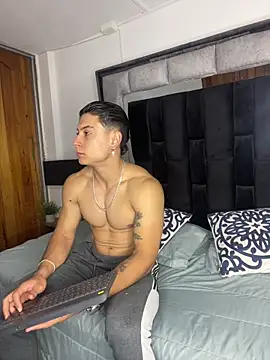 Snapshot of MR_MUSCLE chatting on October 2025 11:33:01 AM MR MUSCLE online show from October 2025 11:33:01 AM