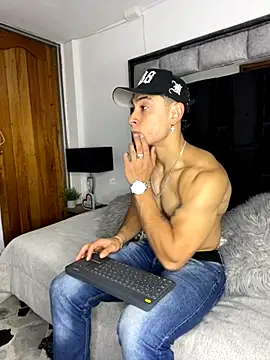 Snapshot of MR_MUSCLE chatting on September 2025 11:38:02 AM MR MUSCLE online show from September 2025 11:38:02 AM
