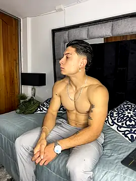 Snapshot of MR_MUSCLE chatting on October 2025 11:18:01 AM MR MUSCLE online show from October 2025 11:18:01 AM