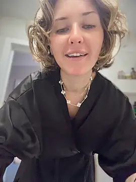 Snapshot of KellyKeler chatting on July 2026 11:43:01 AM KellyKeler online show from July 2026 11:43:01 AM
