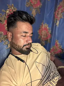 Munny6677 online show from November 2025 07:03:01 PM