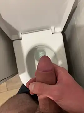 Snapshot of hugehairycock_98 chatting on November 2025 10:32:01 PM hugehairycock 98 online show from November 2025 10:32:01 PM