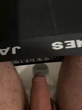 Snapshot of hugehairycock_98 chatting on December 2025 03:44:02 AM hugehairycock 98 online show from December 2025 03:44:02 AM