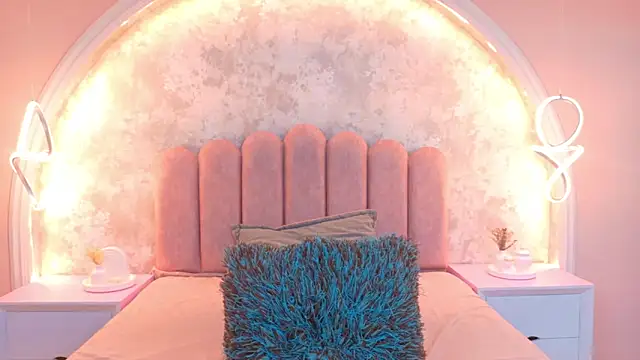 Snapshot of JasmineRhodes chatting on October 2025 12:48:02 PM JasmineRhodes online show from October 2025 12:48:02 PM