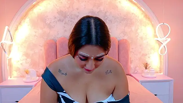 Snapshot of JasmineRhodes chatting on October 2025 01:08:01 PM JasmineRhodes online show from October 2025 01:08:01 PM