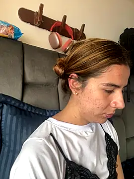 AllieYourGirl online show from November 2025 07:28:01 PM