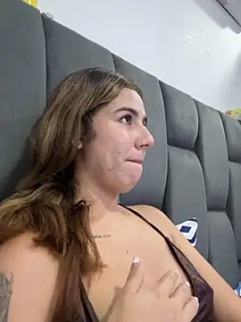 AllieYourGirl online show from April 2026 11:18:02 PM