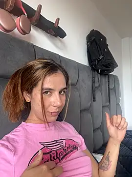 AllieYourGirl online show from November 2025 06:22:01 PM