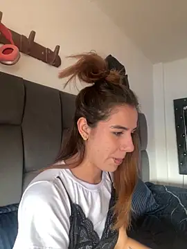 AllieYourGirl online show from November 2025 07:03:01 PM