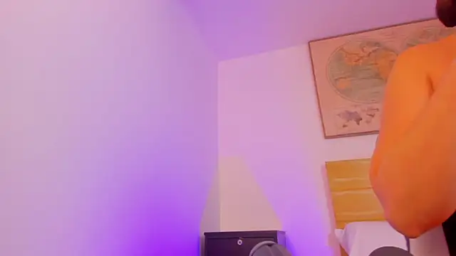 Snapshot of kitty_sweeety_ chatting on October 2025 12:39:02 PM kitty sweeety online show from October 2025 12:39:02 PM