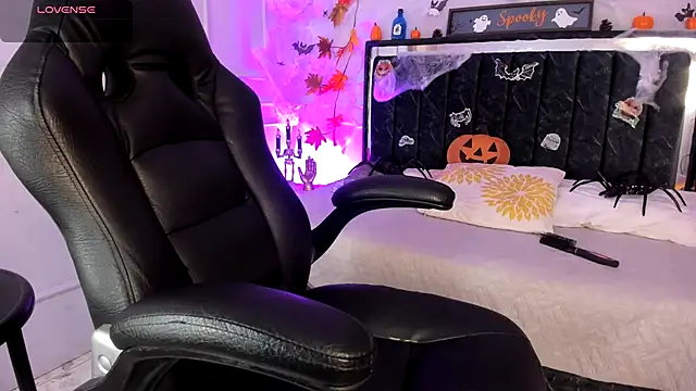 SwettRenata  online show from October 2025 12:28:01 PM