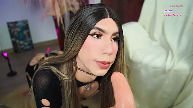 Samantha Magic online show from November 2025 01:42:02 AM