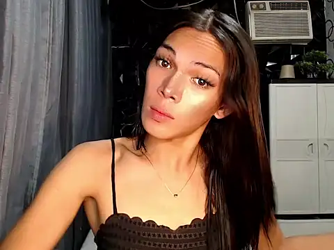 ladyhotcuming online show from June 2026 12:43:01 PM