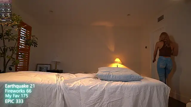 Snapshot of MsCindyLuv chatting on March 2026 05:47:02 PM MsCindyLuv online show from March 2026 05:47:02 PM