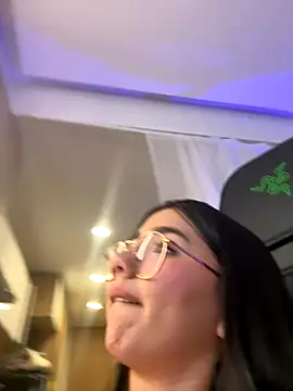 Michelle Zoe online show from November 2025 05:22:01 AM