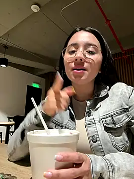 Michelle Zoe online show from November 2025 02:22:01 AM