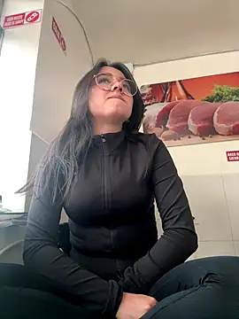 Michelle Zoe online show from November 2025 10:03:02 PM