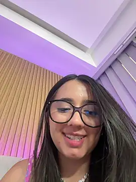 Michelle Zoe online show from May 2026 04:00:02 AM