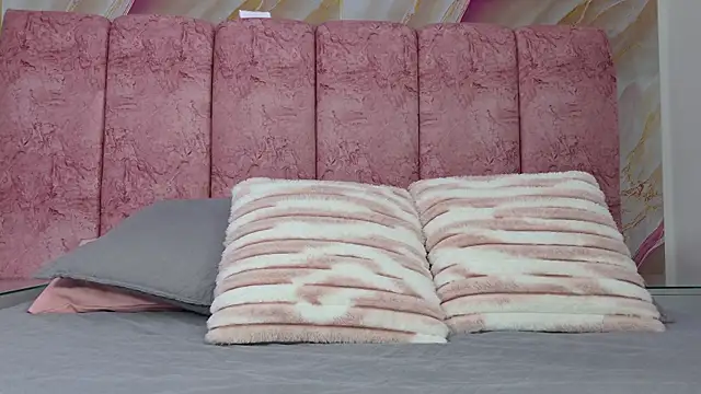 emmacurvy online show from April 2026 03:08:01 AM