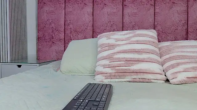 emmacurvy online show from February 2026 03:06:02 AM