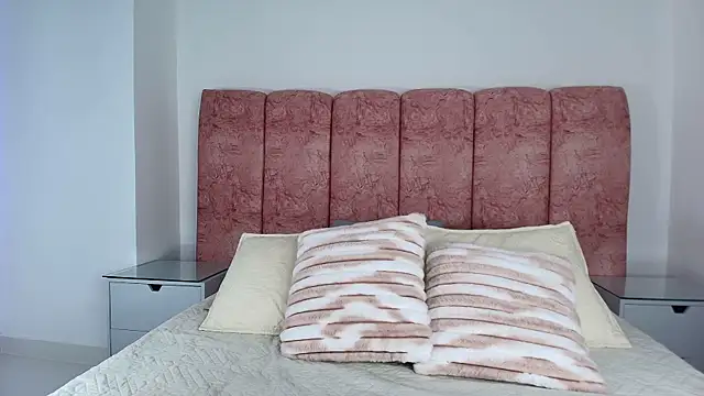 emmacurvy online show from November 2025 03:07:01 AM