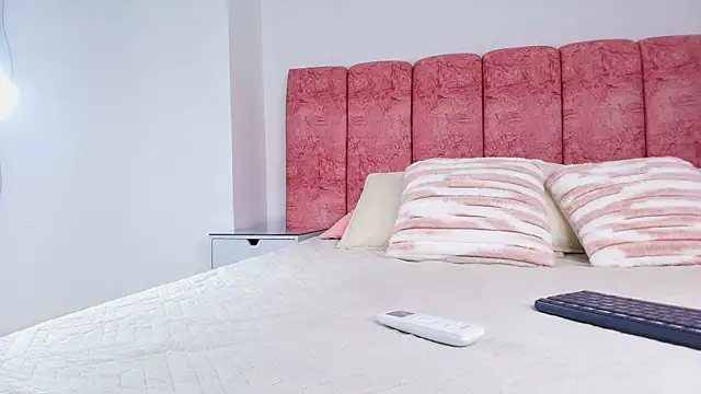 emmacurvy online show from November 2025 03:06:02 AM