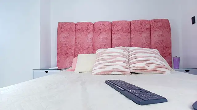 emmacurvy online show from December 2025 03:07:01 AM