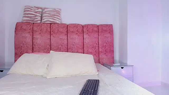 emmacurvy online show from December 2025 03:07:01 AM