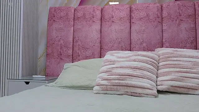 emmacurvy online show from March 2026 03:19:01 AM