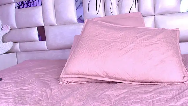 emmacurvy online show from October 2025 03:05:01 AM