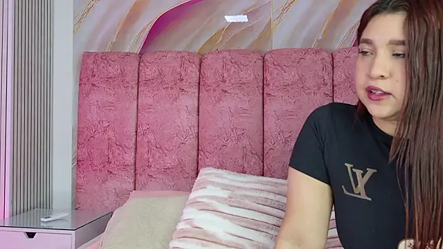 emmacurvy online show from February 2026 03:15:01 AM