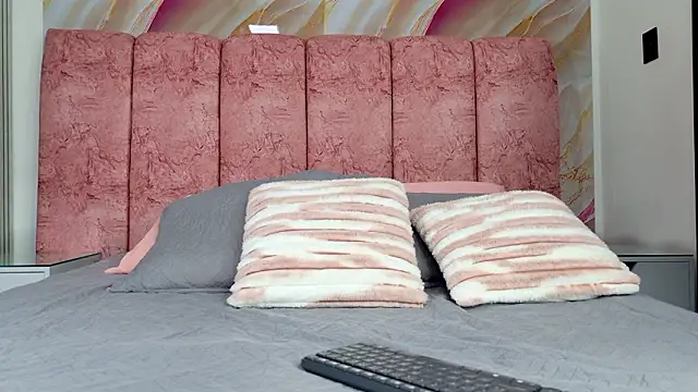 emmacurvy online show from February 2026 03:06:01 AM