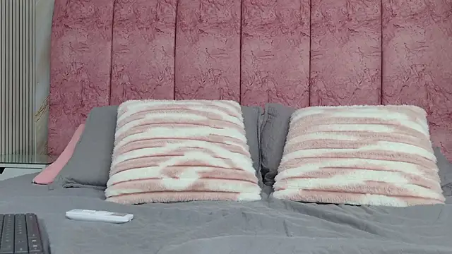 emmacurvy online show from April 2026 03:57:01 AM