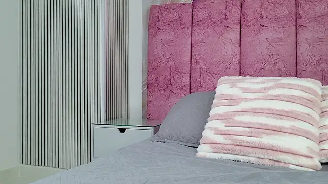 emmacurvy online show from February 2026 03:03:02 AM